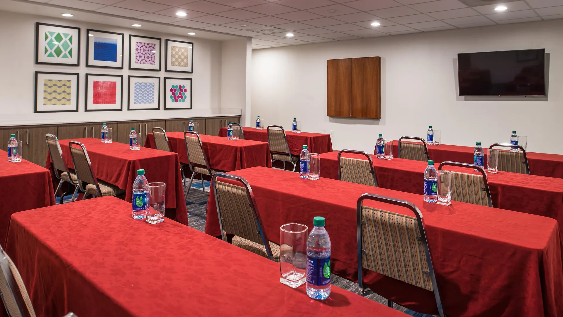Holiday Inn Express Hotel & Suites Tampa-Anderson Road-Veterans Exp By Ihg West Chase