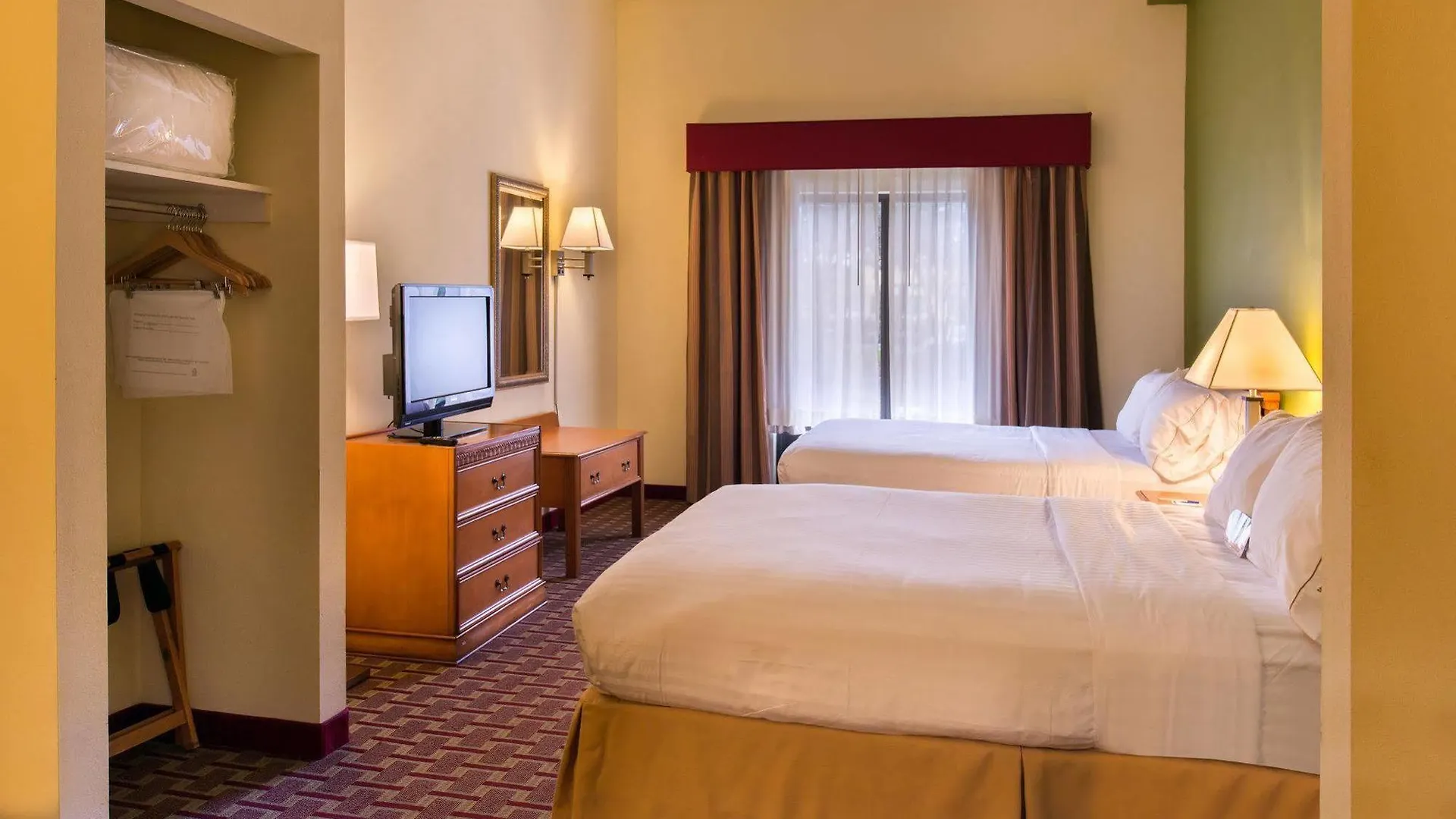 Holiday Inn Express Hotel & Suites Tampa-Anderson Road-Veterans Exp By Ihg West Chase